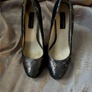 5" metallic heels with 2" platform in size 9